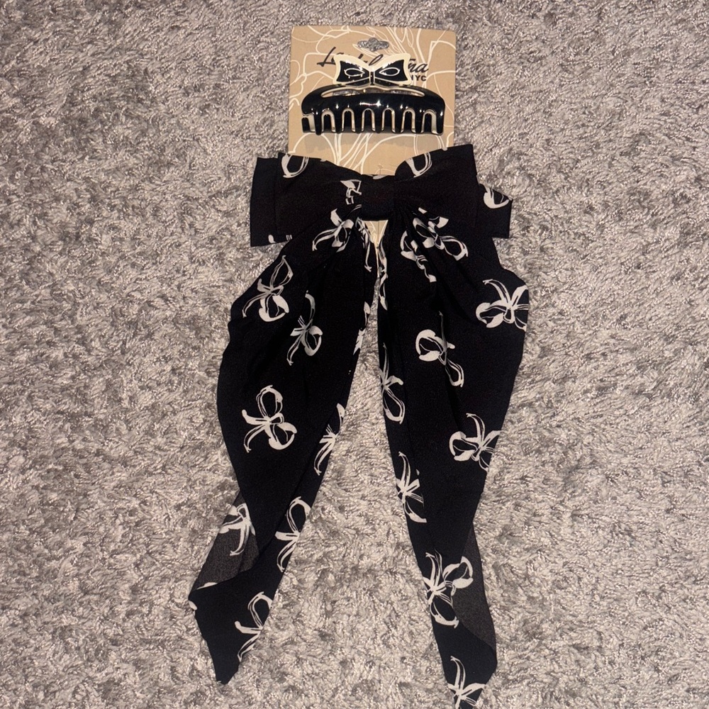Black and White Hair Bow by Mia